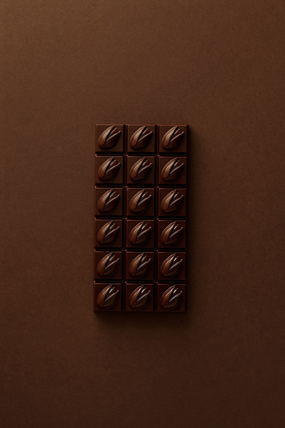 Pistachio and dark chocolate tablet