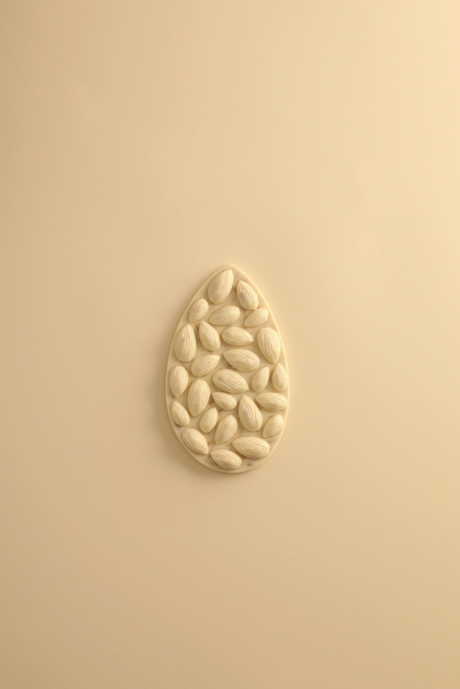 Mendiant almond white chocolate tablet