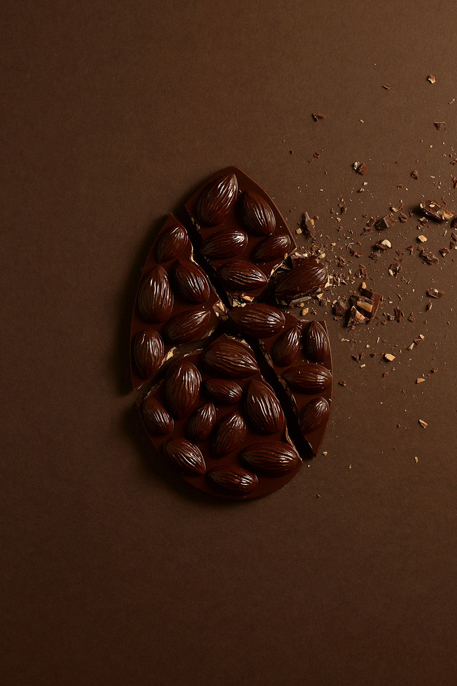 Dark chocolate almond mendiant tablet