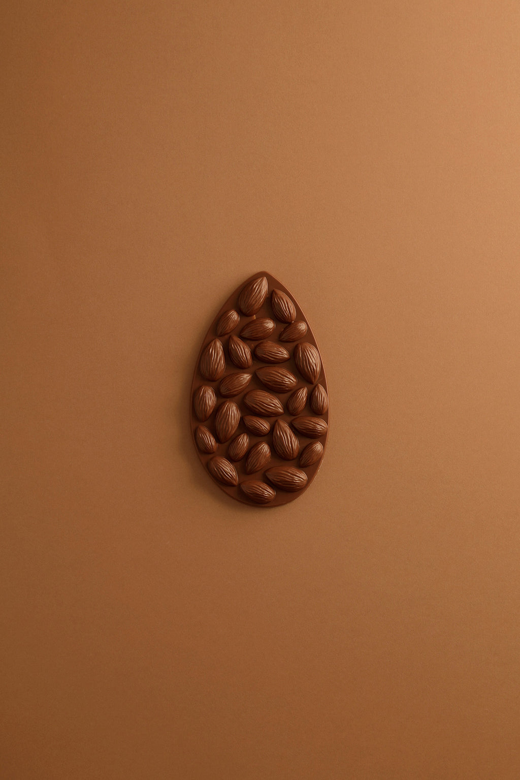 Milk chocolate almond mendiant tablet