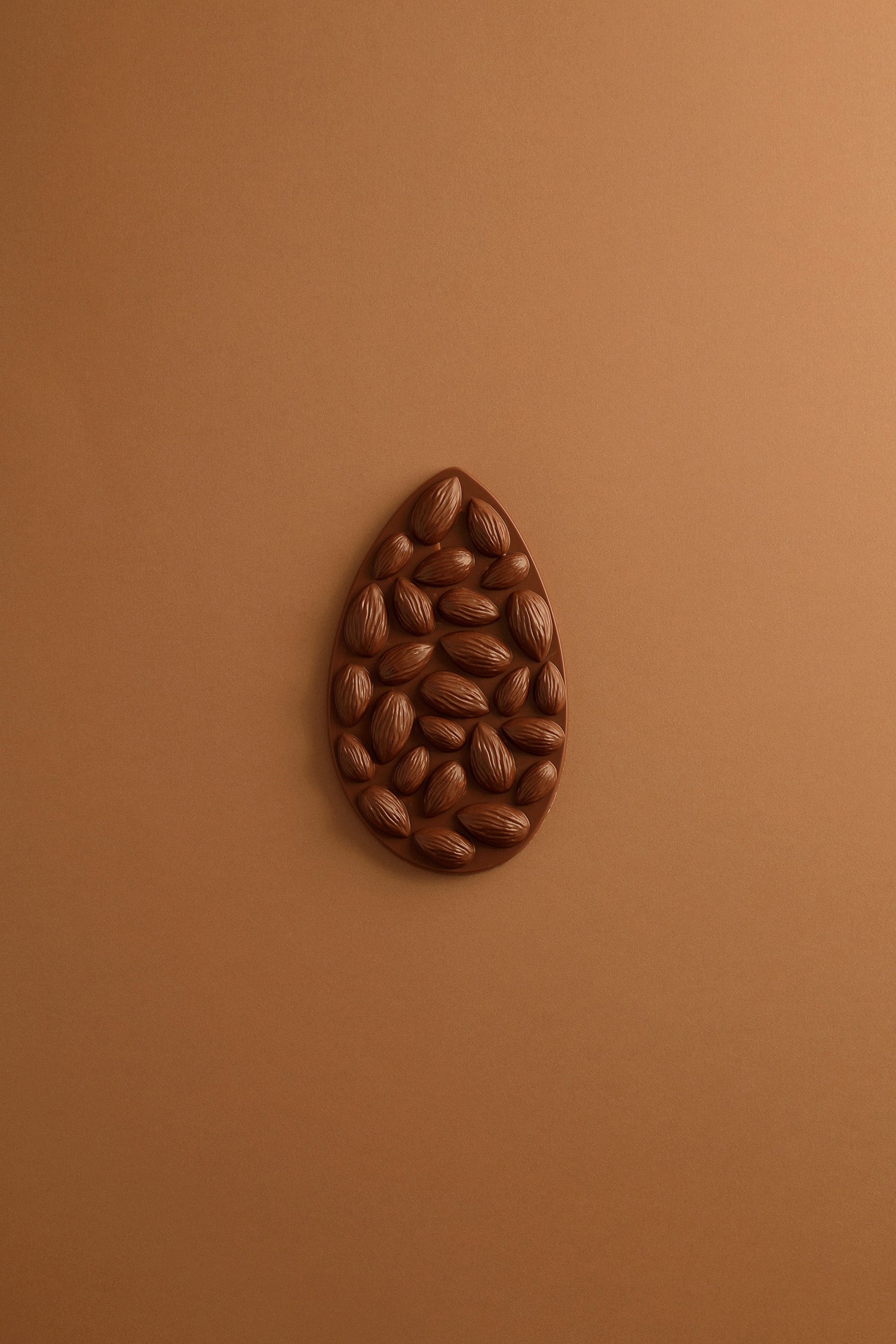 Milk chocolate almond mendiant tablet