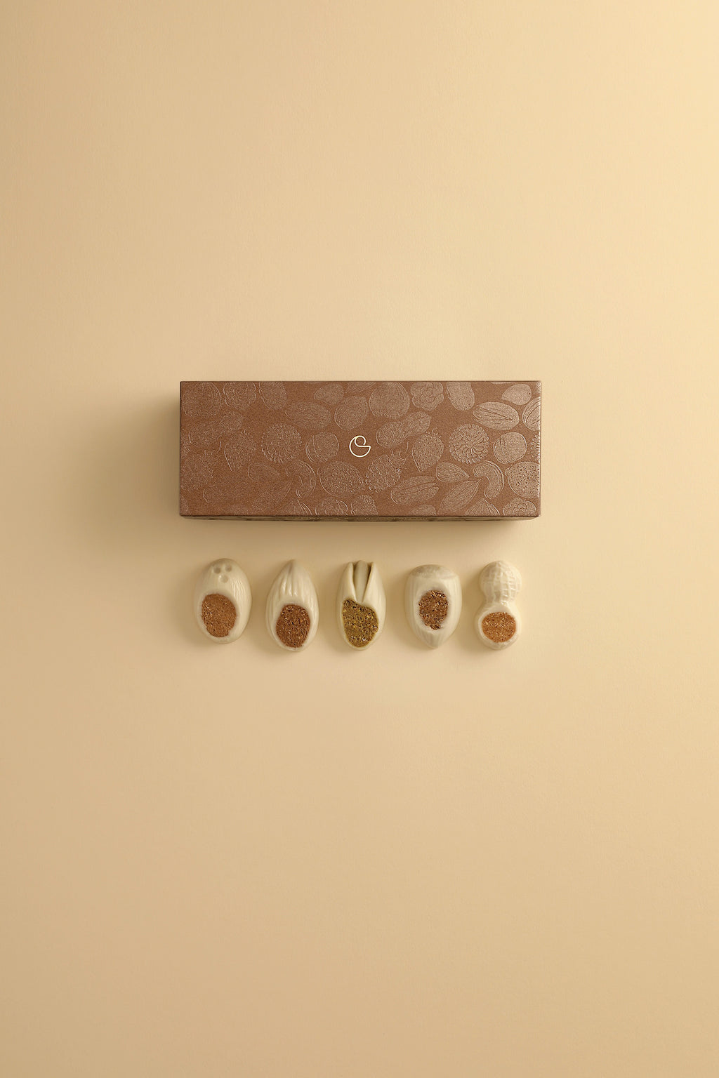 5 white chocolate candy pieces