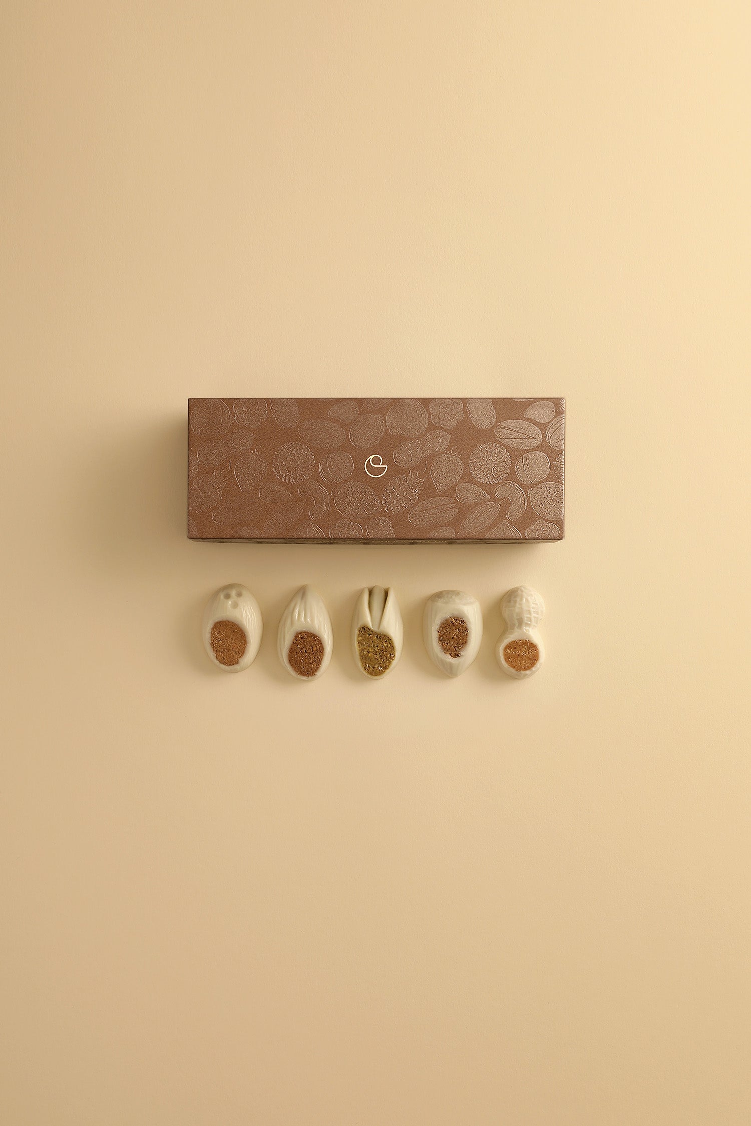 5 white chocolate candy pieces