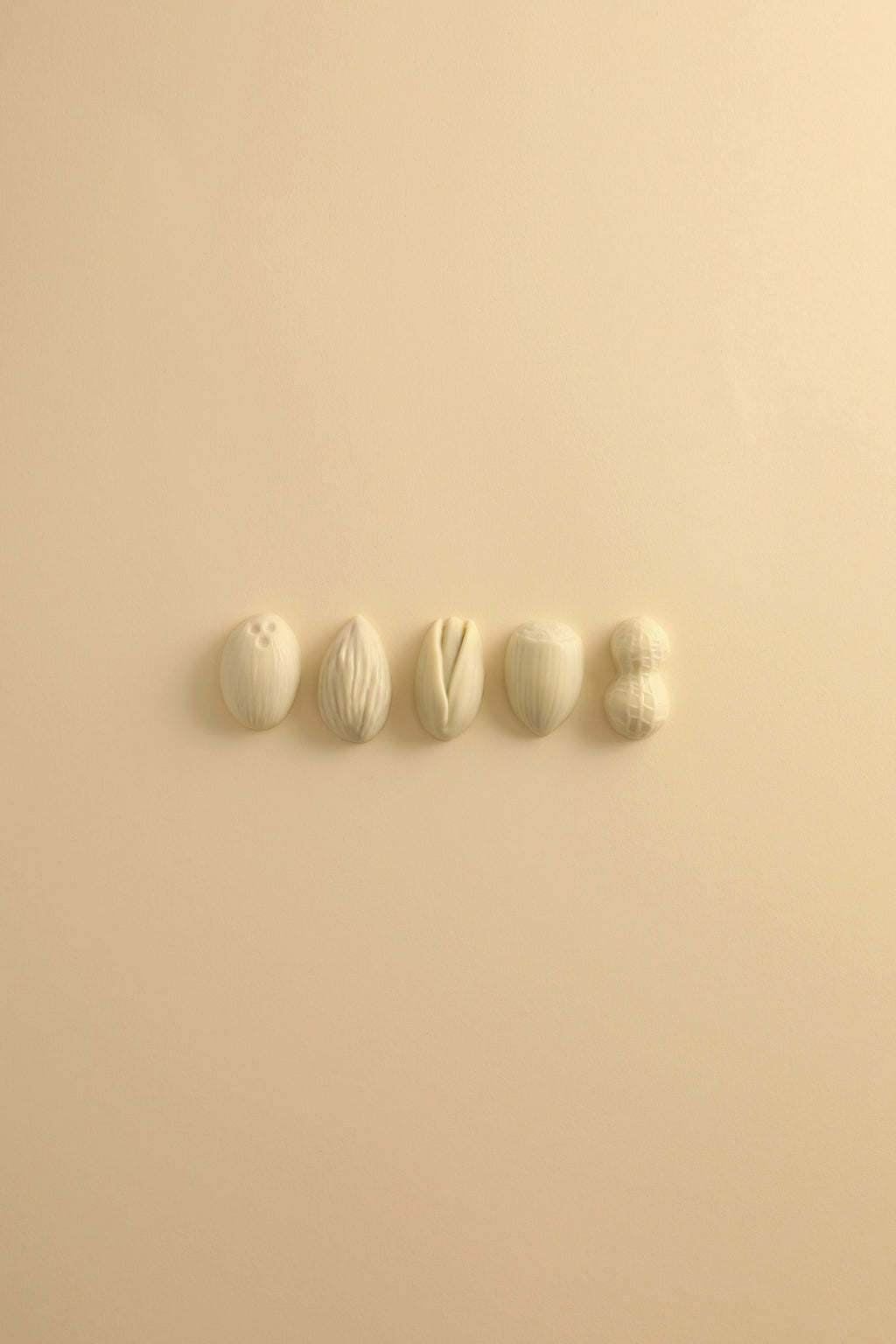 5 white chocolate candy pieces