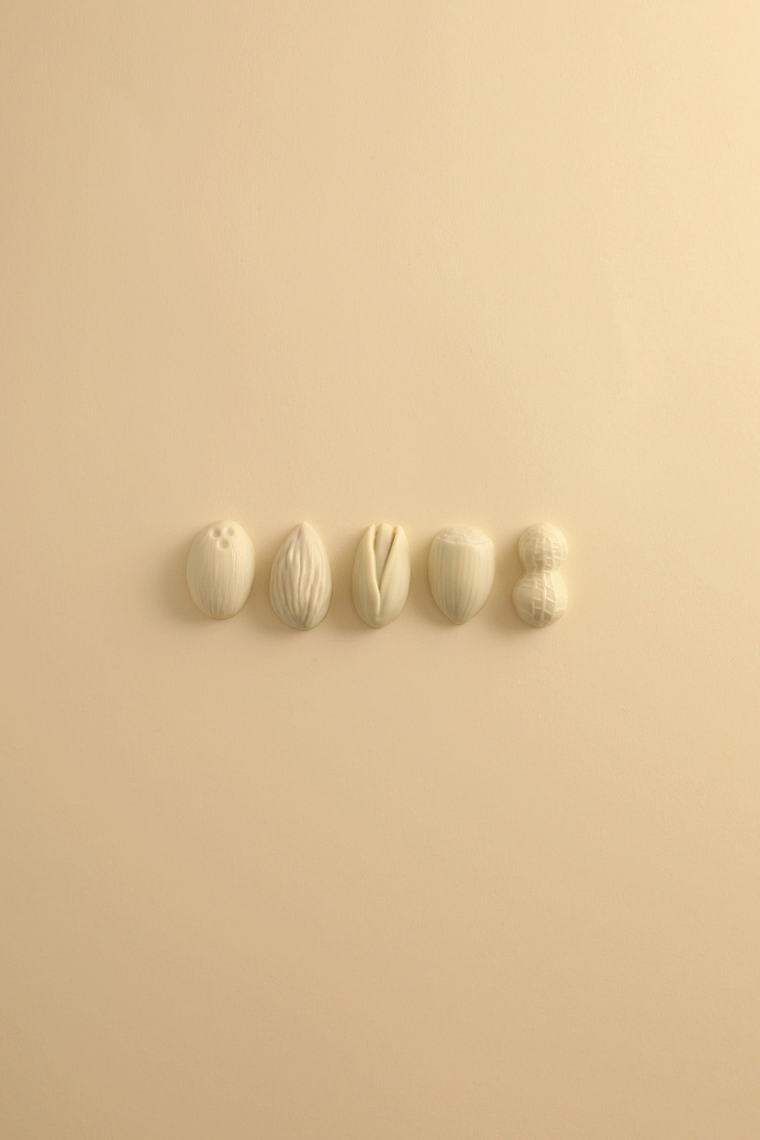 5 white chocolate candy pieces