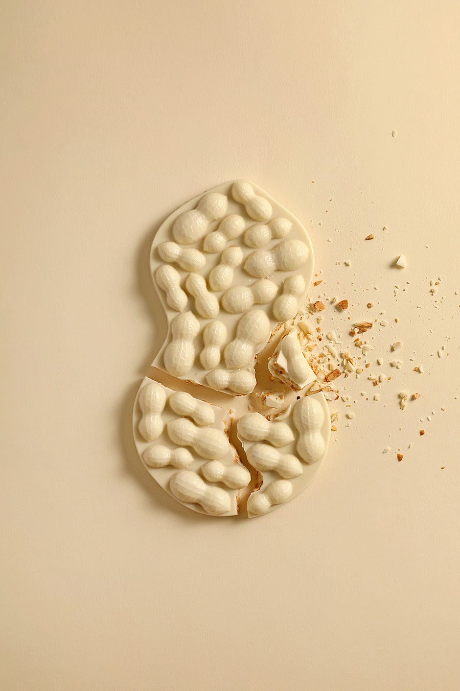 Peanut and white chocolate mendiant tablet