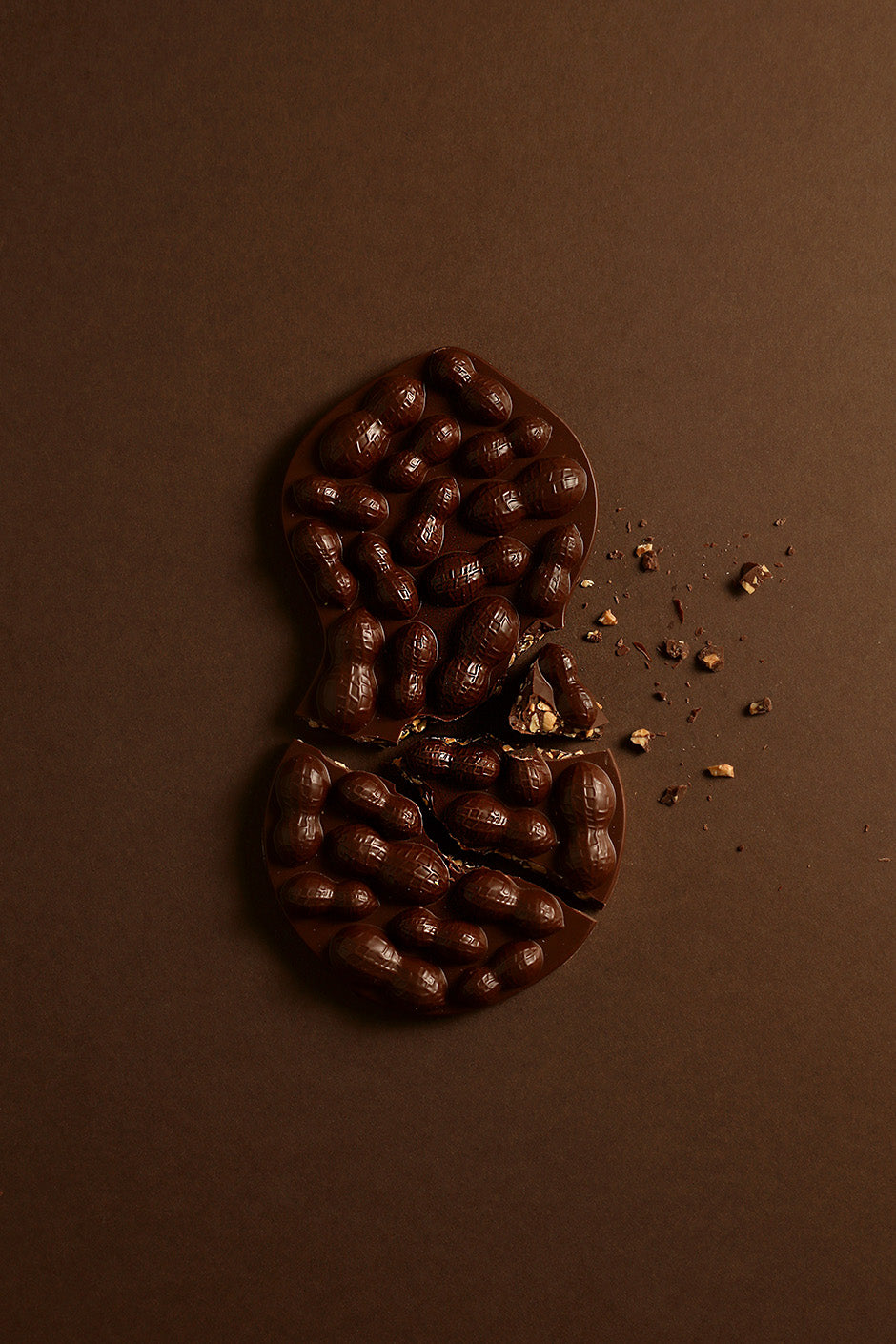 Peanut and dark chocolate mendiant tablet