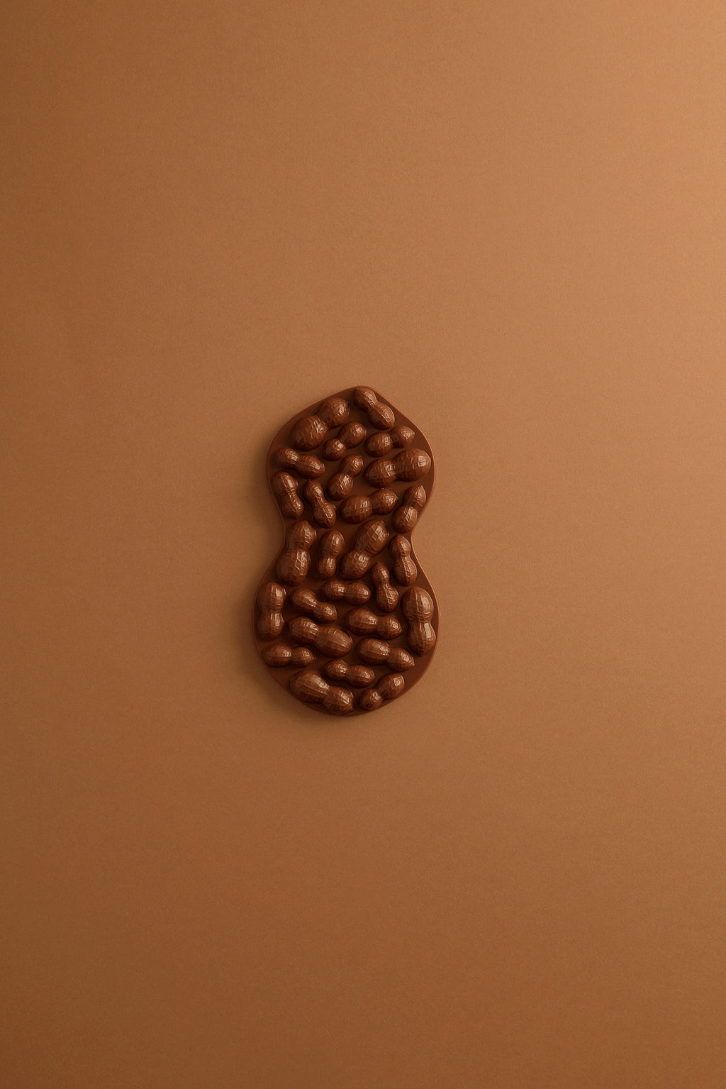 Milk chocolate peanut mendiant tablet