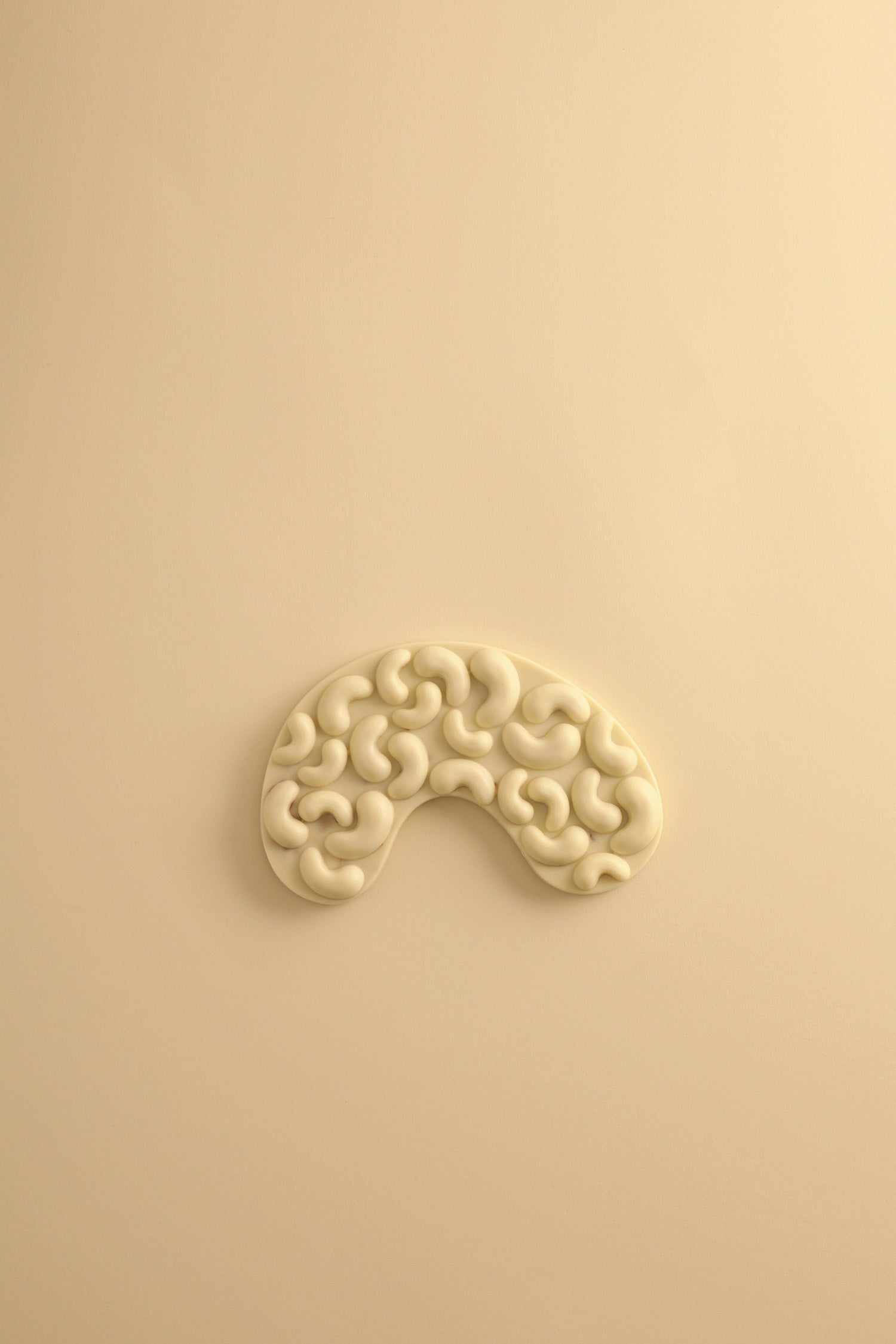 Mendiant cashew white chocolate tablet