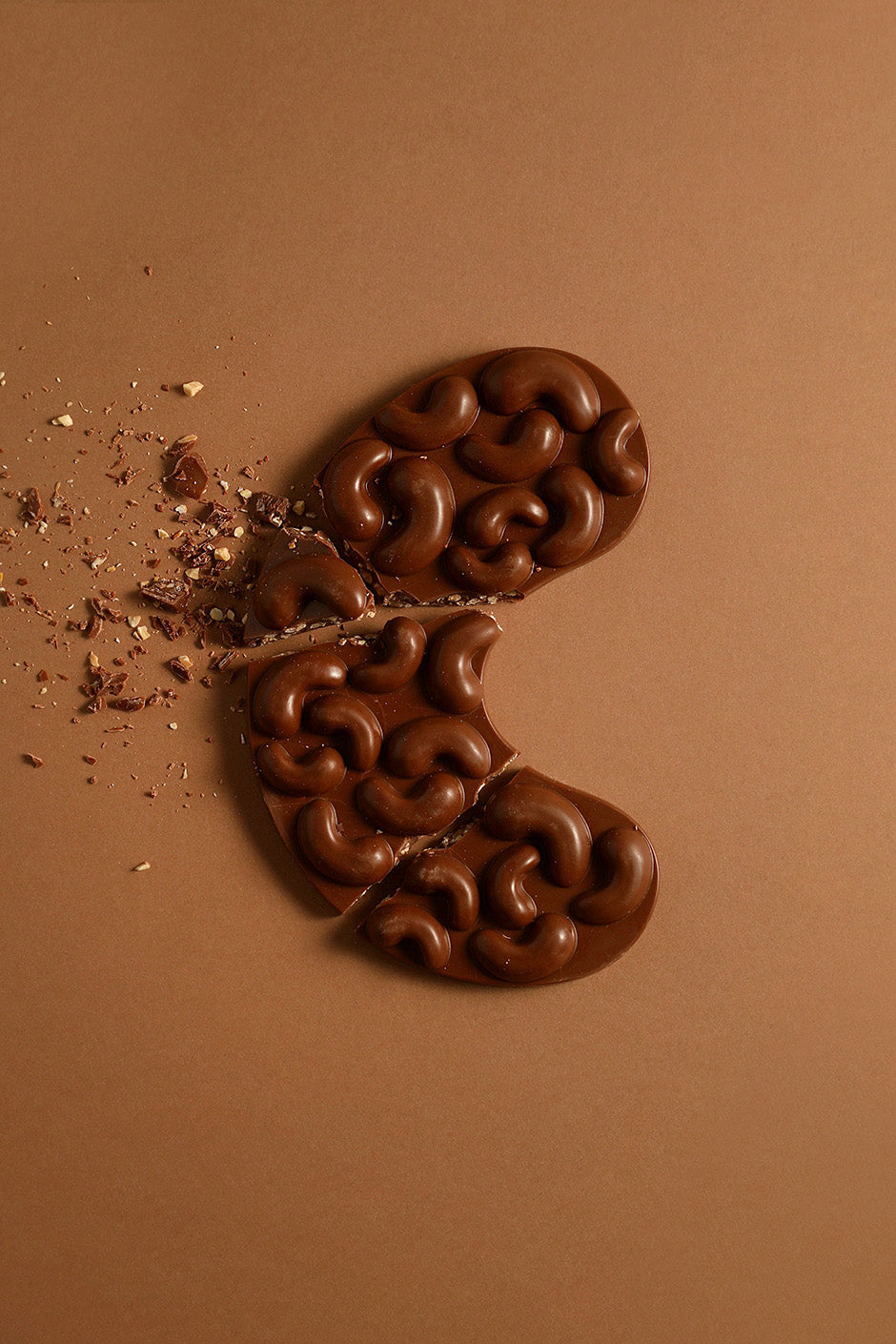 Milk chocolate cashew mendiant tablet