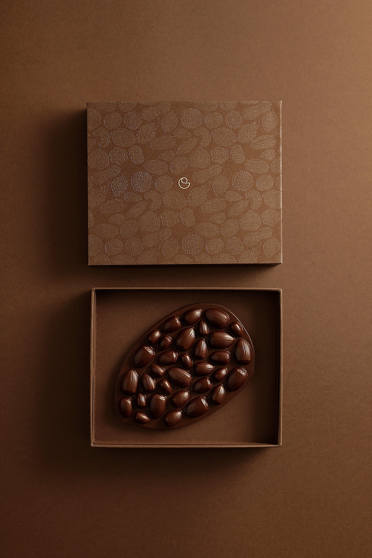 Mendiant hazelnut dark chocolate tablet
