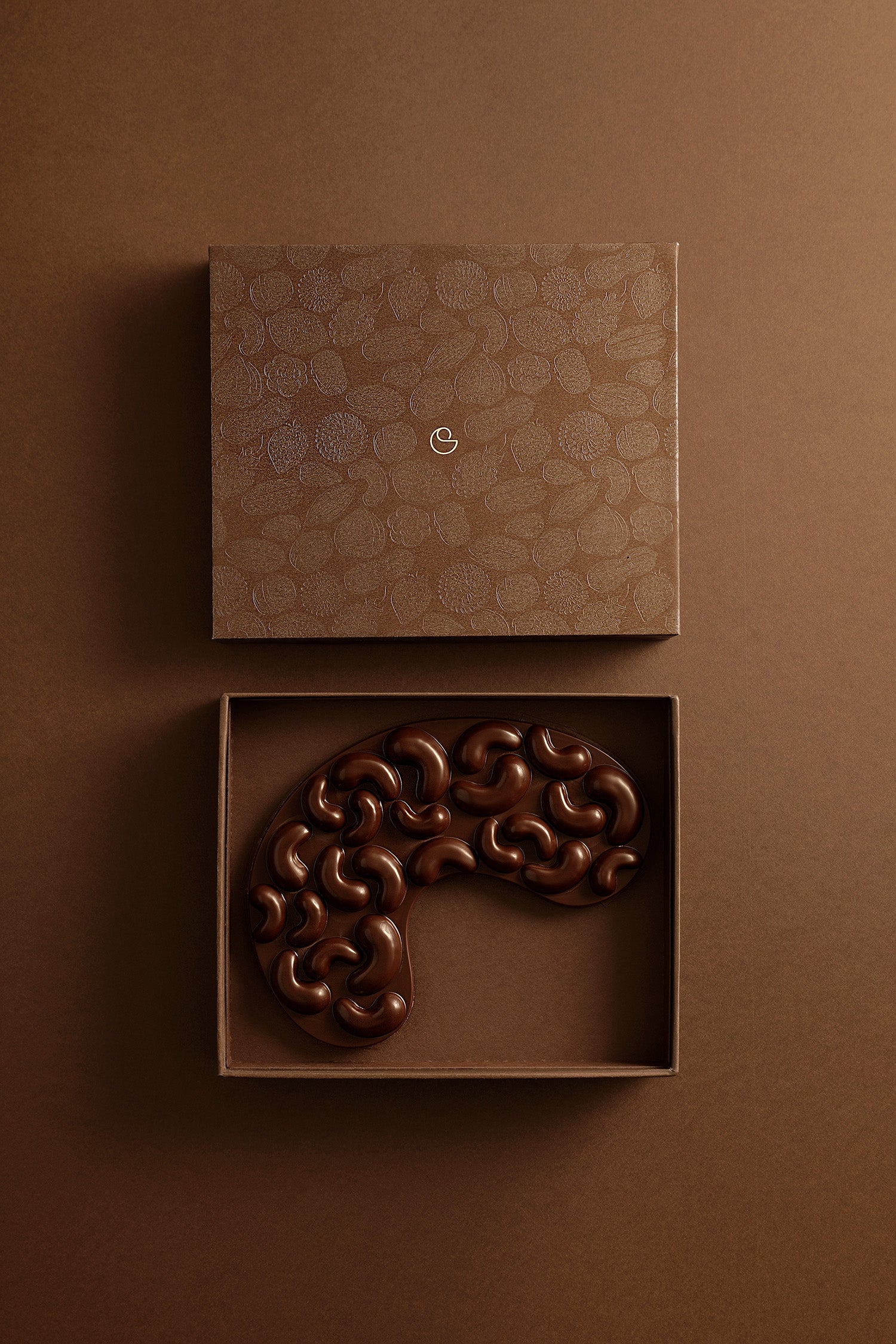 Mendiant cashew dark chocolate tablet
