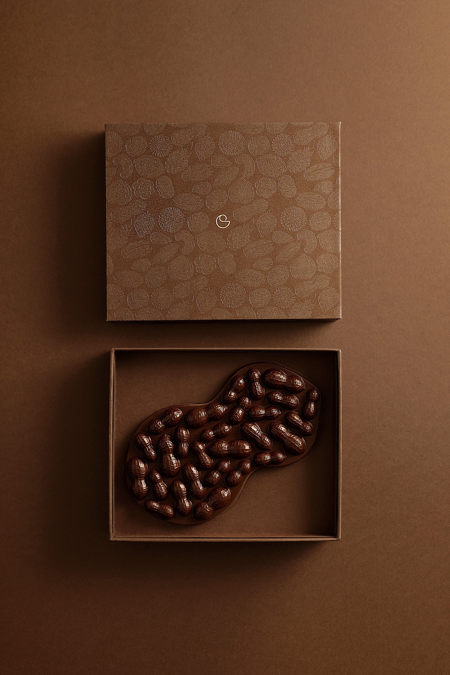 Peanut and dark chocolate mendiant tablet