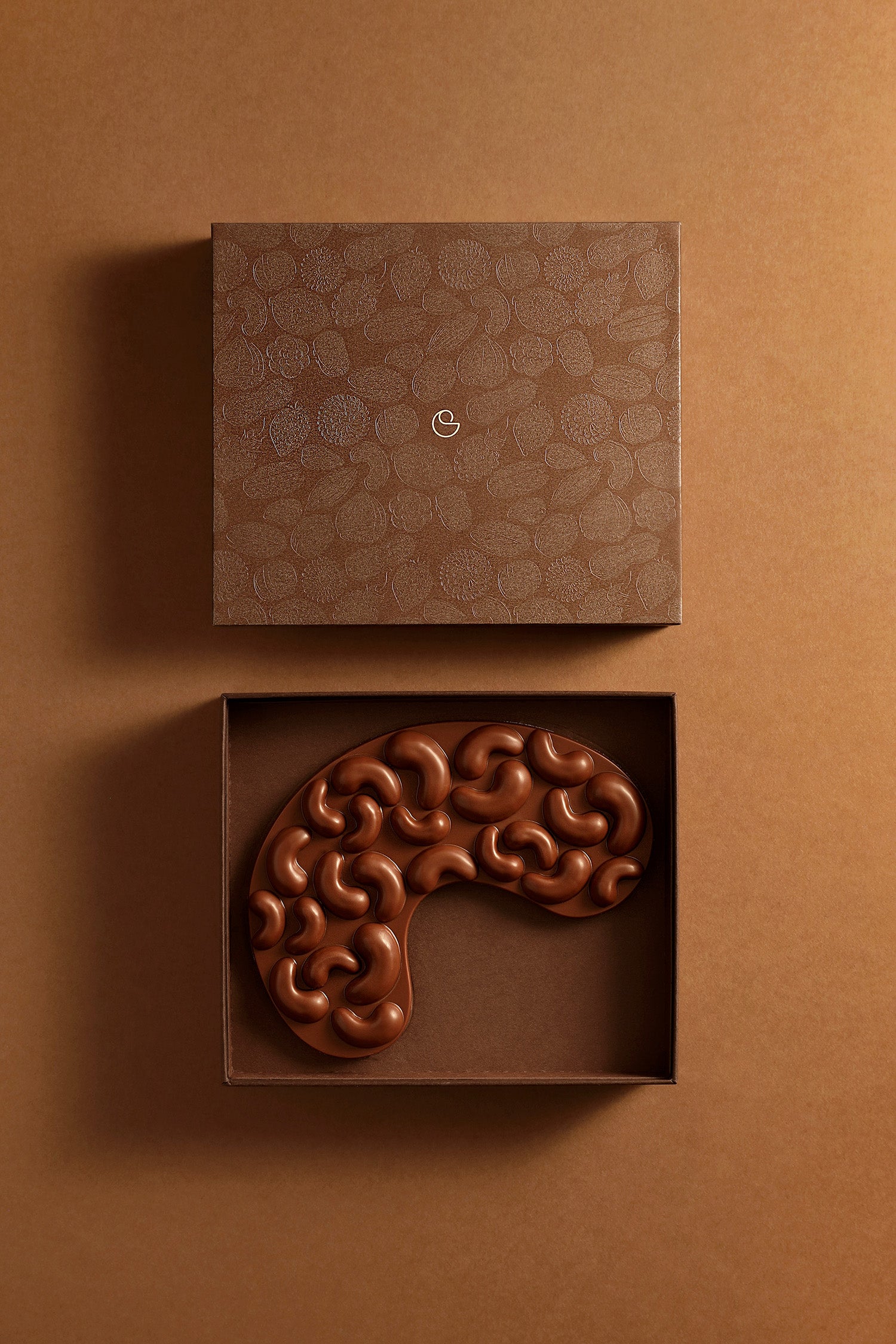 Milk chocolate cashew mendiant tablet