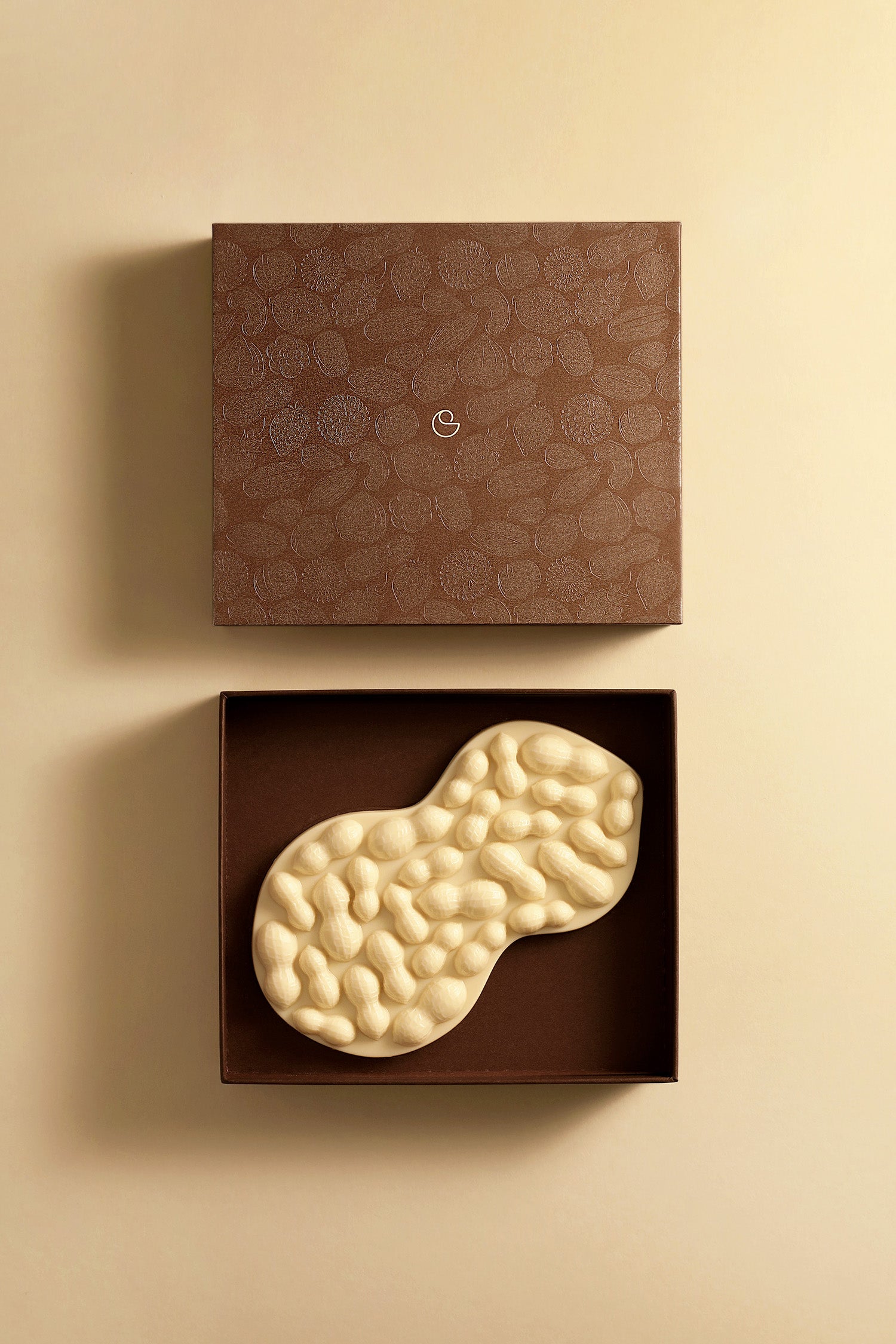 Peanut and white chocolate mendiant tablet