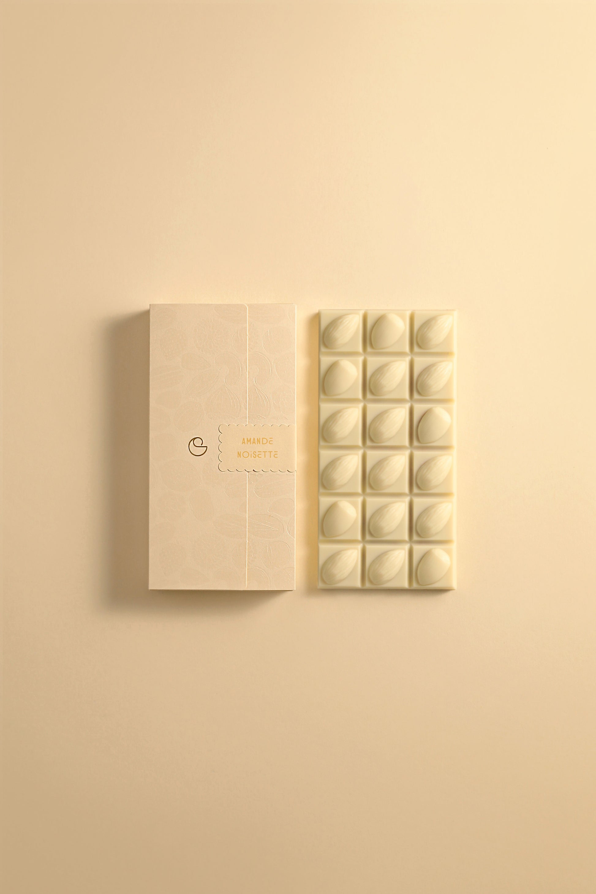 Tablette amande noisette chocolat blanc