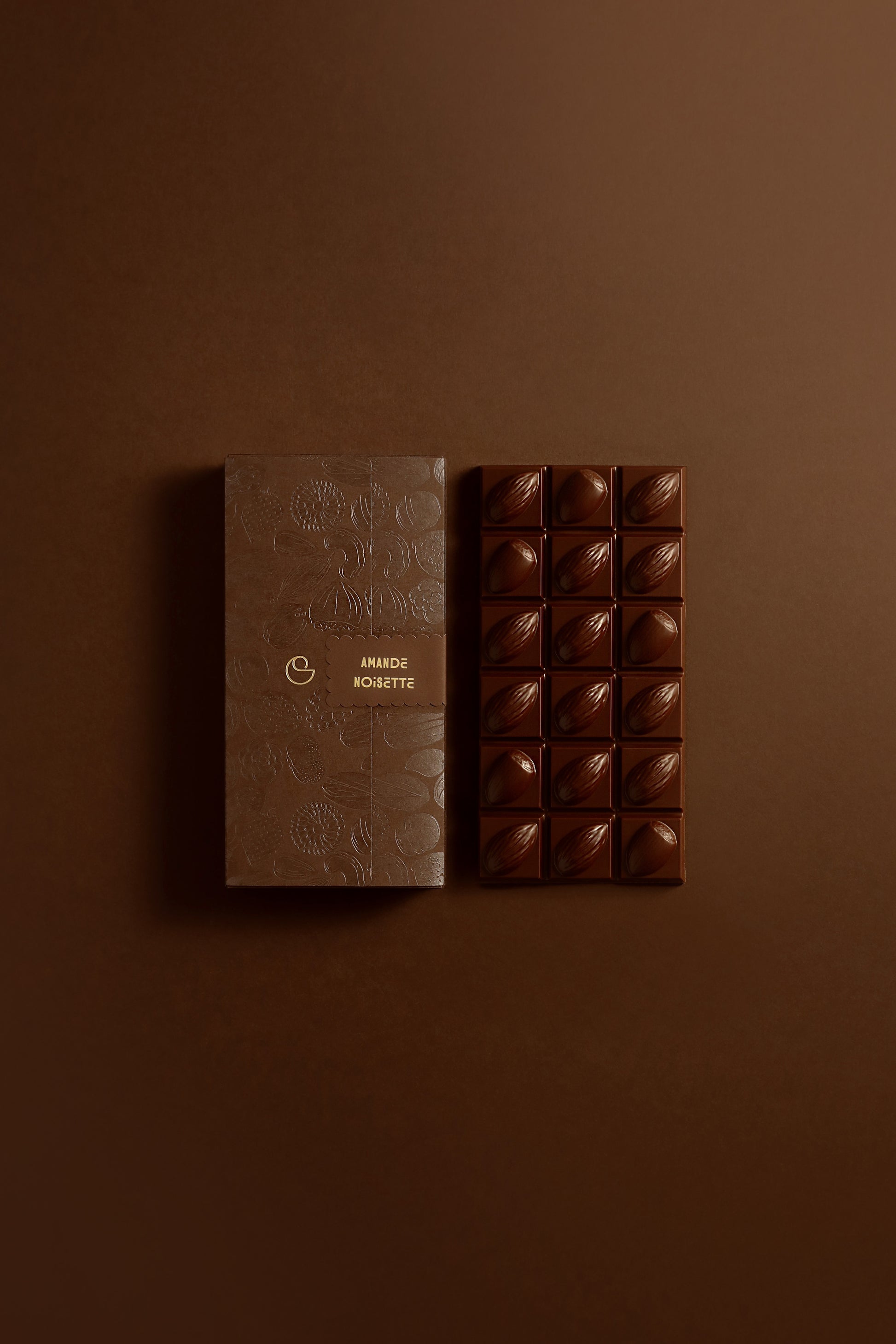 Tablette amande noisette chocolat noir