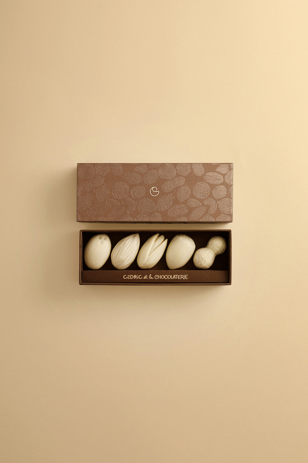 5 white chocolate candy pieces