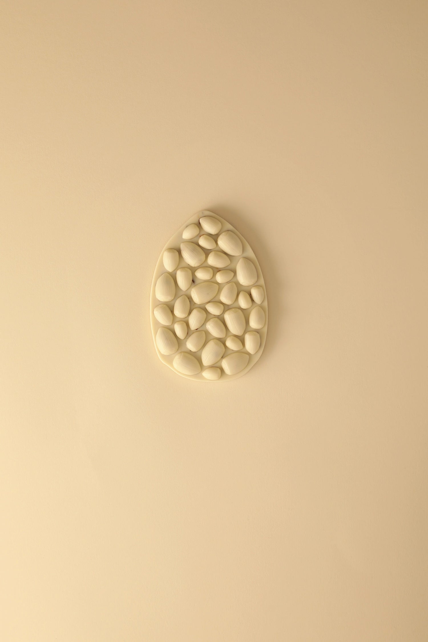 Mendiant hazelnut white chocolate tablet