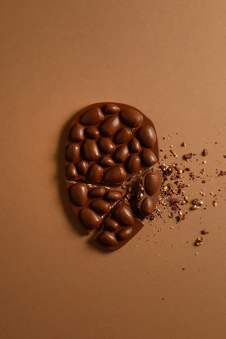Milk chocolate hazelnut mendiant tablet