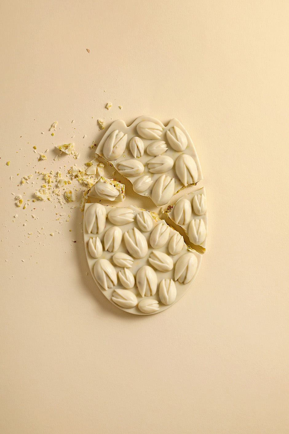Mendiant pistachio and white chocolate tablet