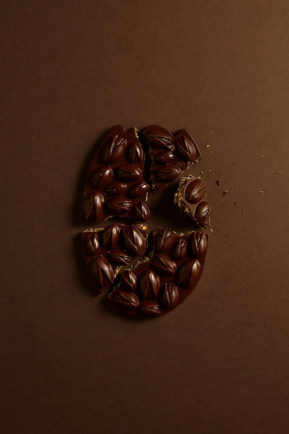 Mendiant pistachio dark chocolate tablet
