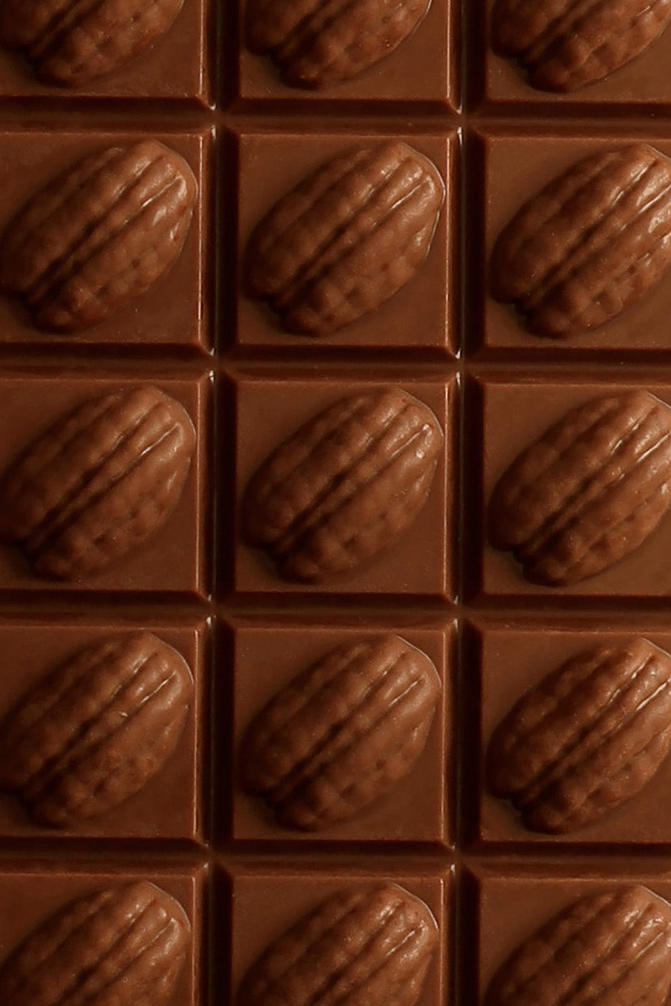 Milk chocolate pecan tablet