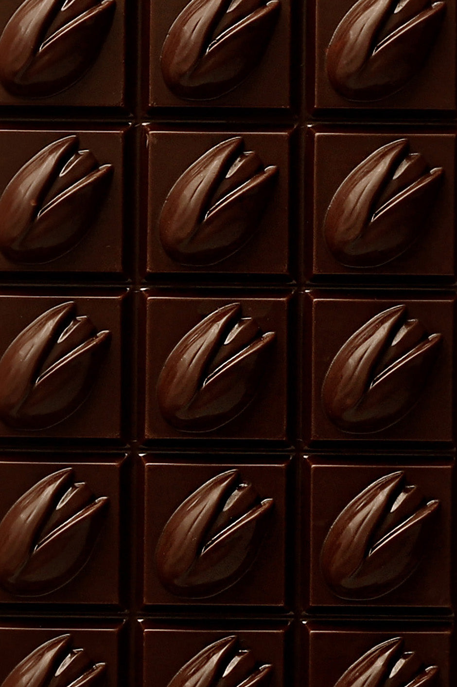 Pistachio and dark chocolate tablet