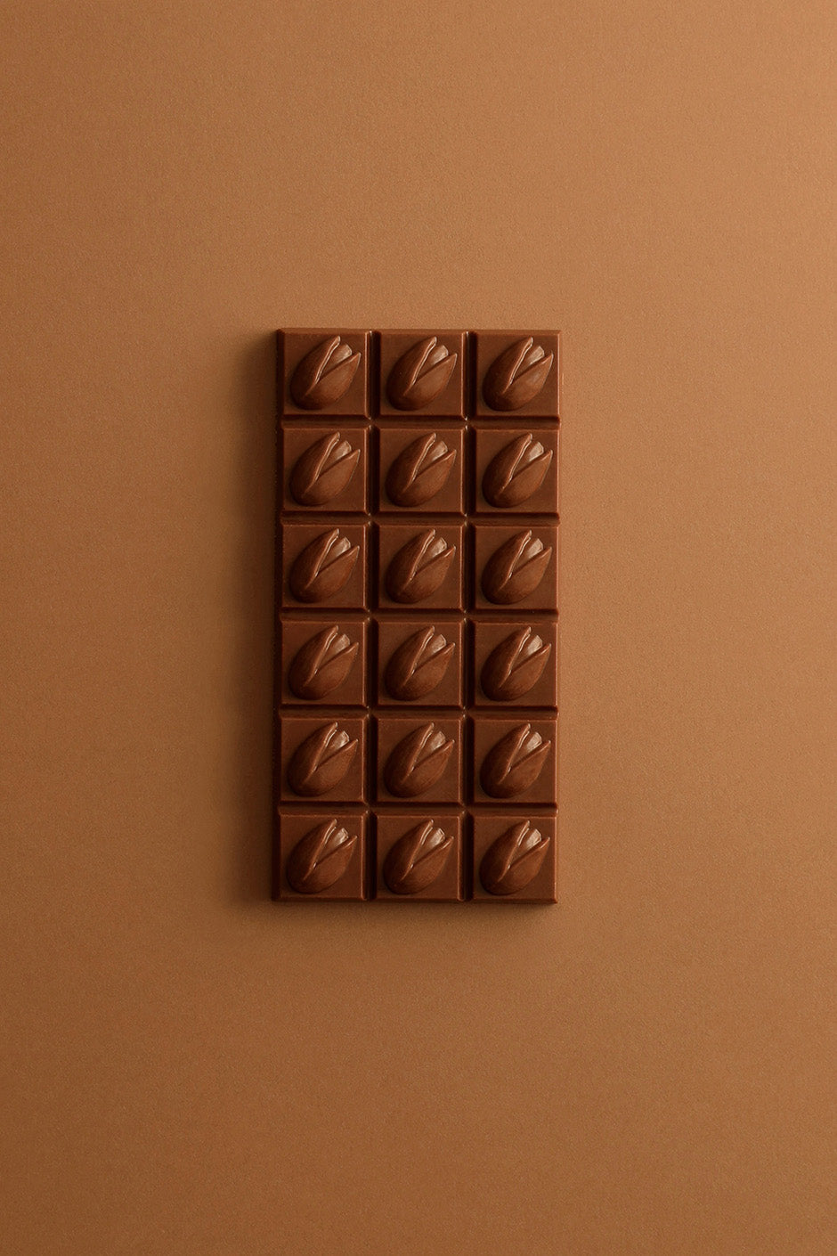 Milk chocolate pistachio tablet